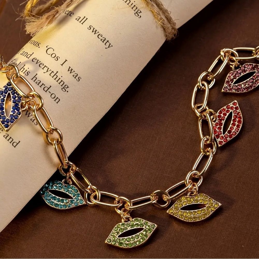 ♥️ Betsey Johnson vintage stunning novelty charm bracelet ♥️